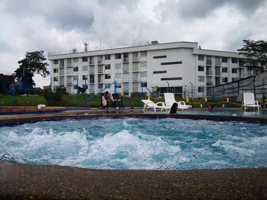 Apartamento Cerca Parque Del Cafe Con Piscina Montenegro Exterior photo